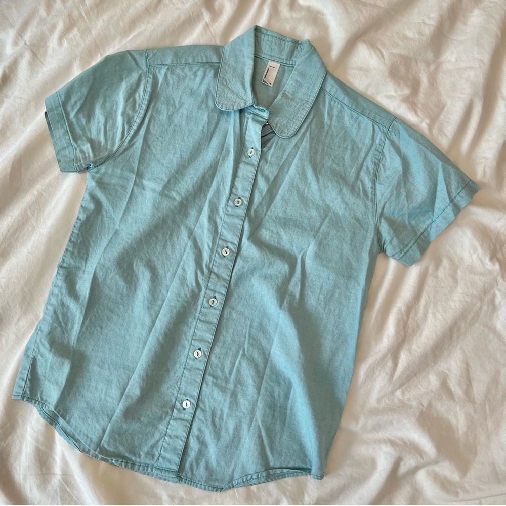 SOLD 📮 XS American Apparel Short Sleeve Button Up Shirt